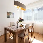 House Ivan John Lägenhet